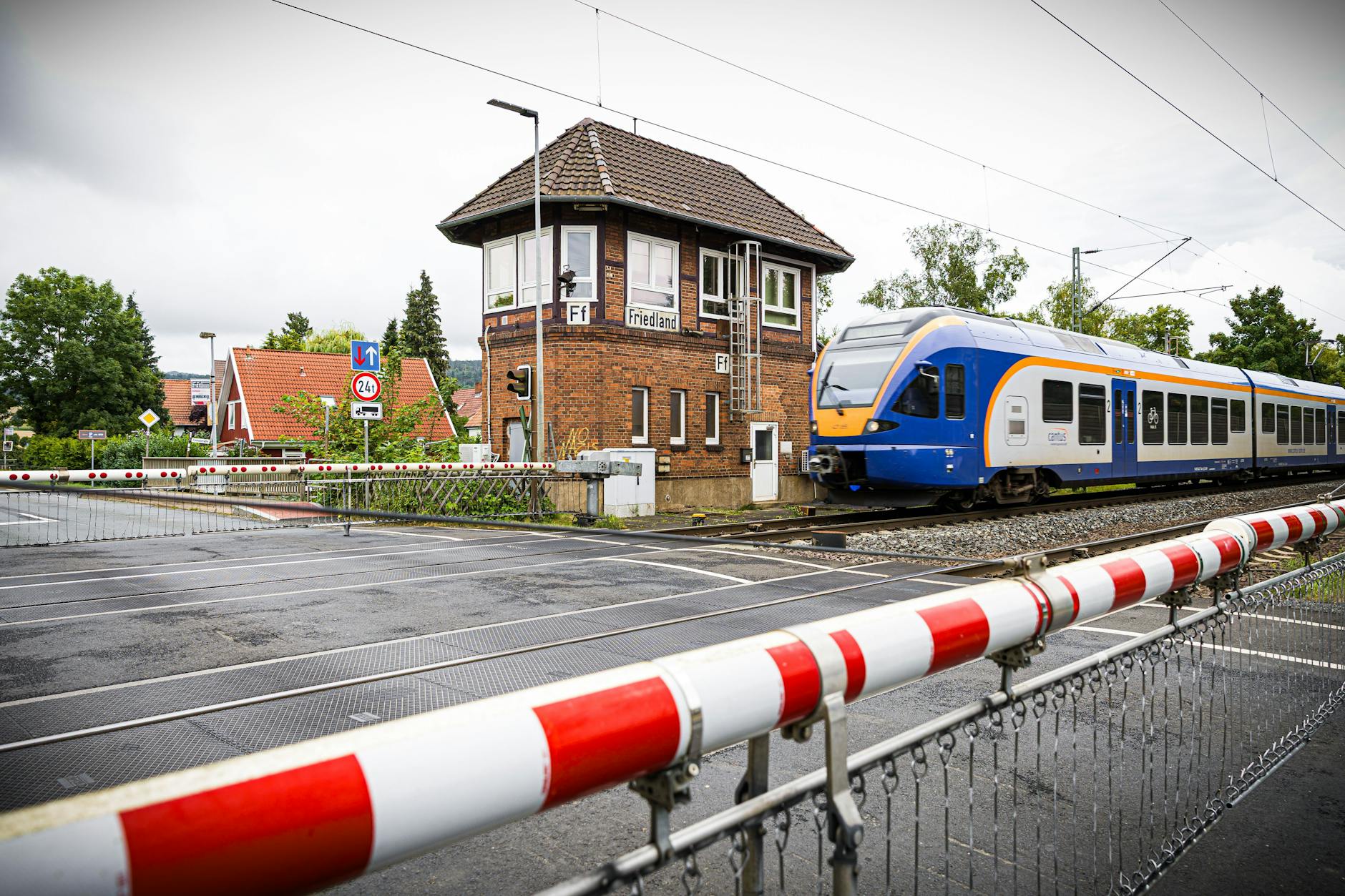 A menina de Eichsfeld, na Turíngia, foi jogada na frente de um trem de carga em 11 de agosto.