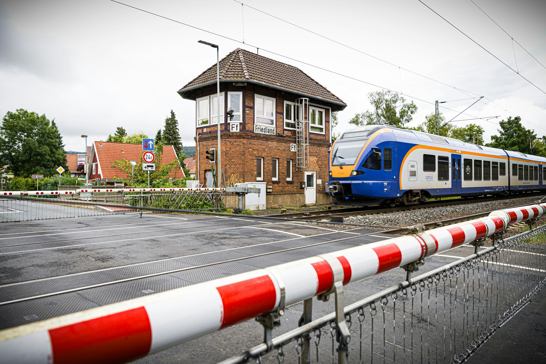 A menina de Eichsfeld, na Turíngia, foi jogada na frente de um trem de carga em 11 de agosto.
