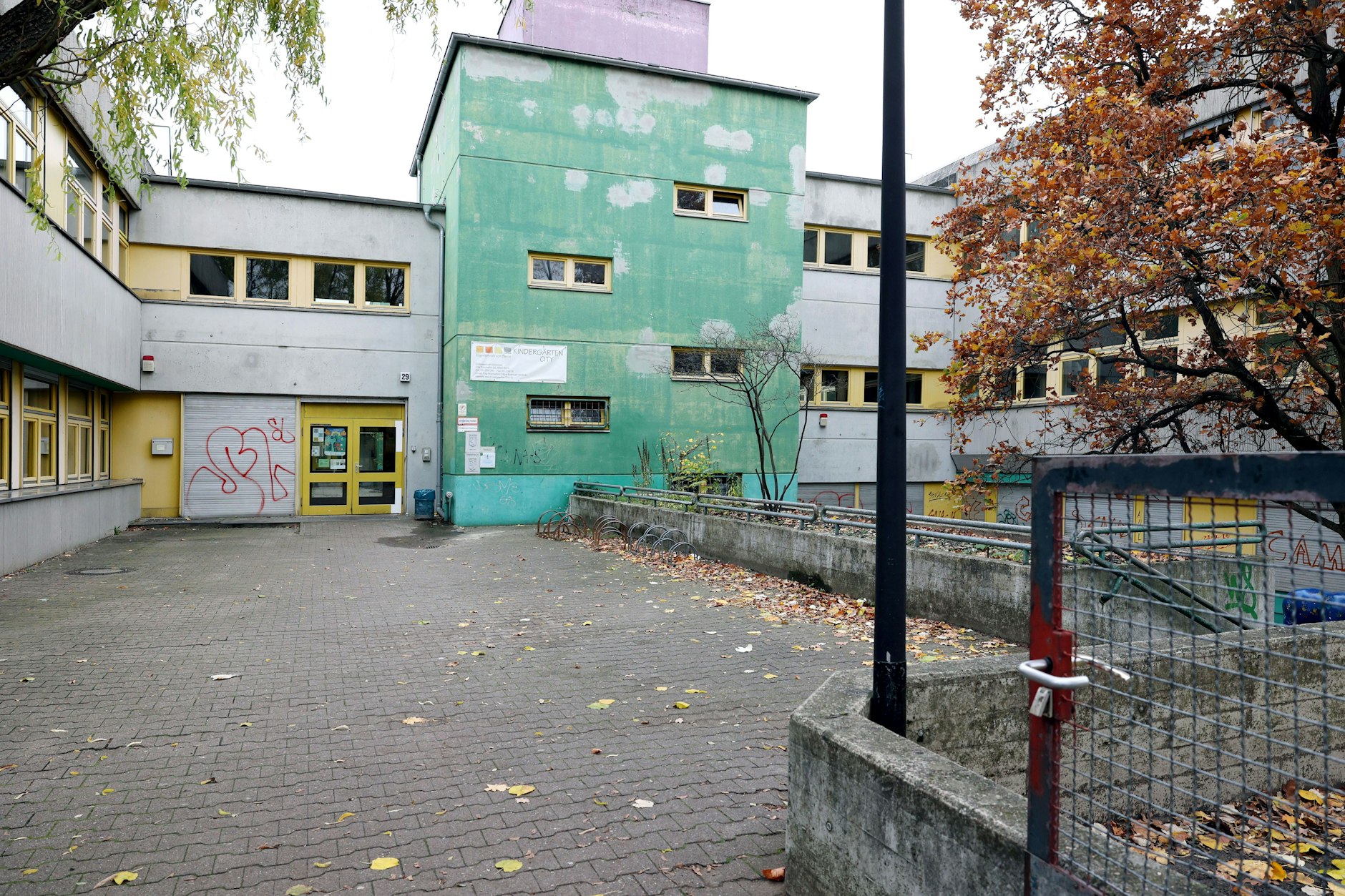 Schimmel, Nässe, kaputte Toiletten: In Deutschland sind zahlreiche Schulen marode.