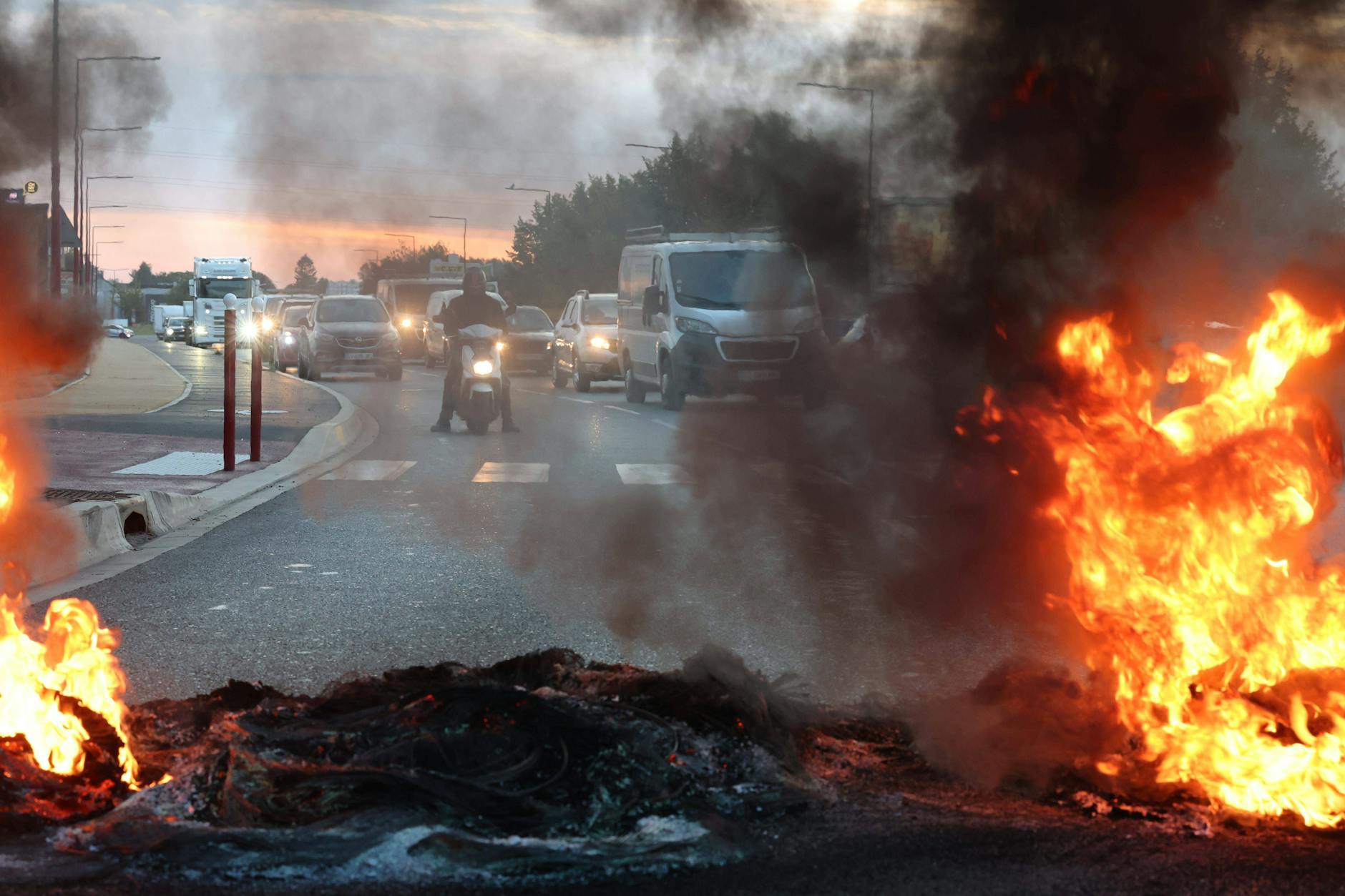 O movimento de bloqueio em Valenciennes bloqueia o centro comercial Auchan em Petite Forêt.