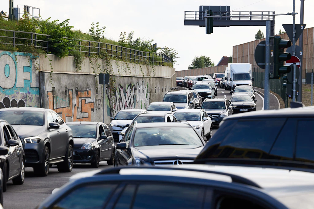 Traffic jam on the A100 in Treptow: Why the stress will continue for years ...
