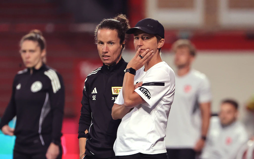 Leverkusen'de oyundan önce kadınlar için zor koşullar