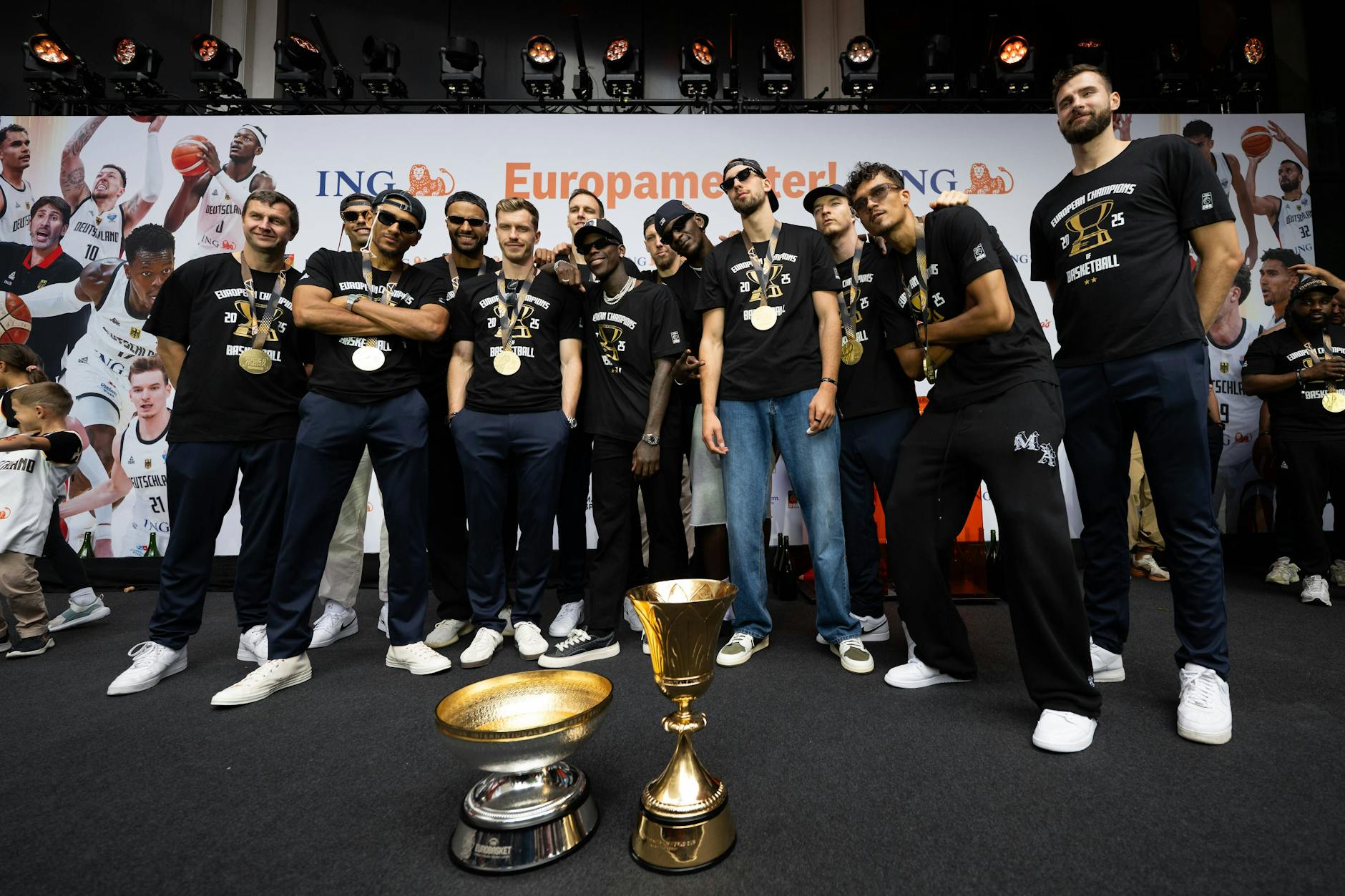 Die deutschen Basketballer haben Gefallen am Trophäensammeln gefunden.