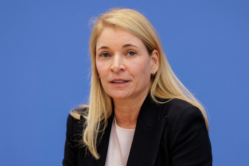 Deutsche Bahn: Gewerkschaft EVG will gegen neue Chefin Evelyn Palla stimmen