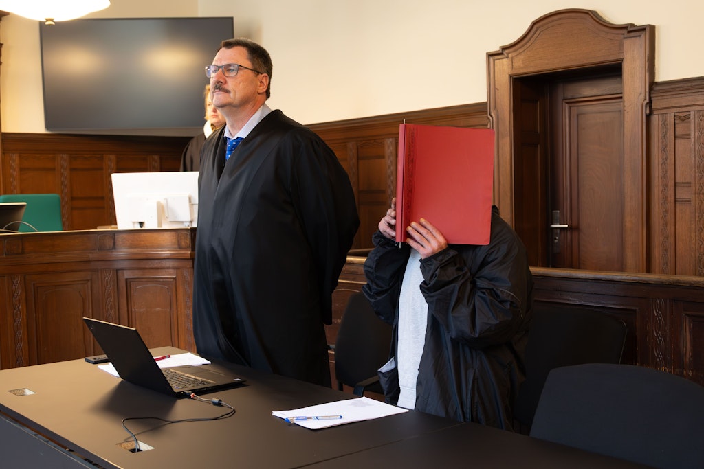 Tischler schlägt Freundin Auge aus und tötet sie mit Kantholz: „Ich habe nichts gemacht“