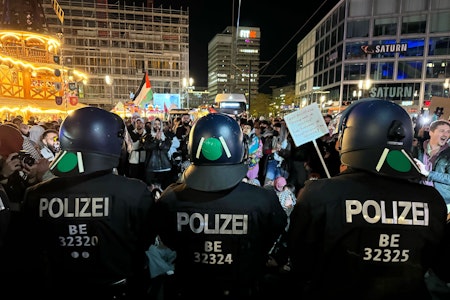 Etwa 50 Festnahmen bei propalästinensischen Protesten am Alexanderplatz