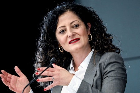 Senatorin Kiziltepe: Berichte über Unterkunft für Sinti und Roma sind „rassistisch“