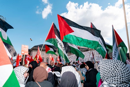 Zwei Jahre Hamas-Terror: Demo auf dem Alexanderplatz feiert Massaker als „mutigen Aufstand“